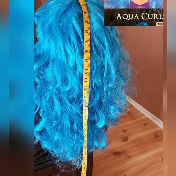 Aqua fashion Long Wavy curls costume wig approximately 24" long - Picture 2 of 7